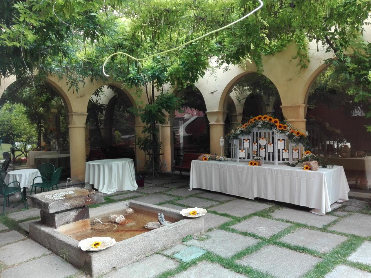 Castello Rosso Hotell Costigliole Saluzzo Exteriör bild