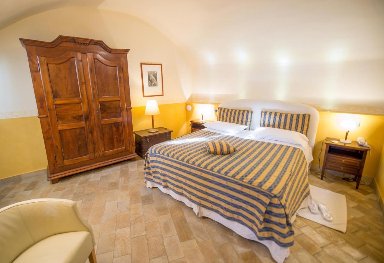 Castello Rosso Hotell Costigliole Saluzzo Exteriör bild