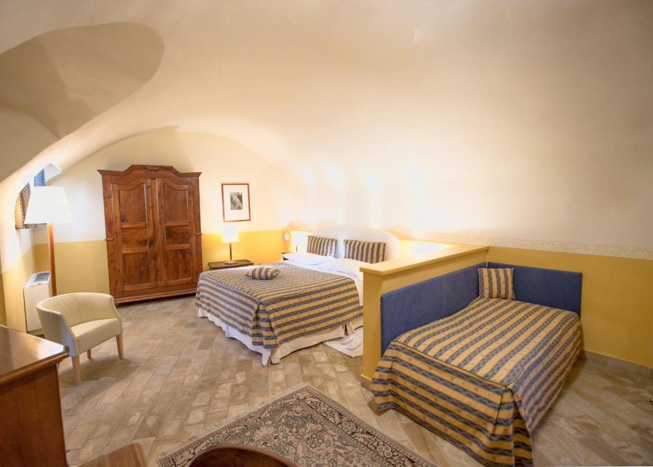 Castello Rosso Hotell Costigliole Saluzzo Exteriör bild